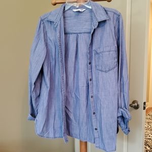 Chambray/Jean shirt. Size large. Old Navy.